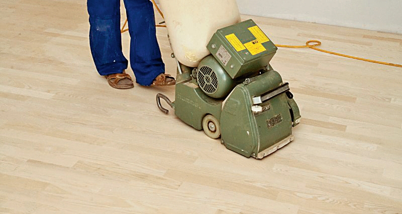 KROK I - Wyrównywanie powierzchni drewnianej podłogi